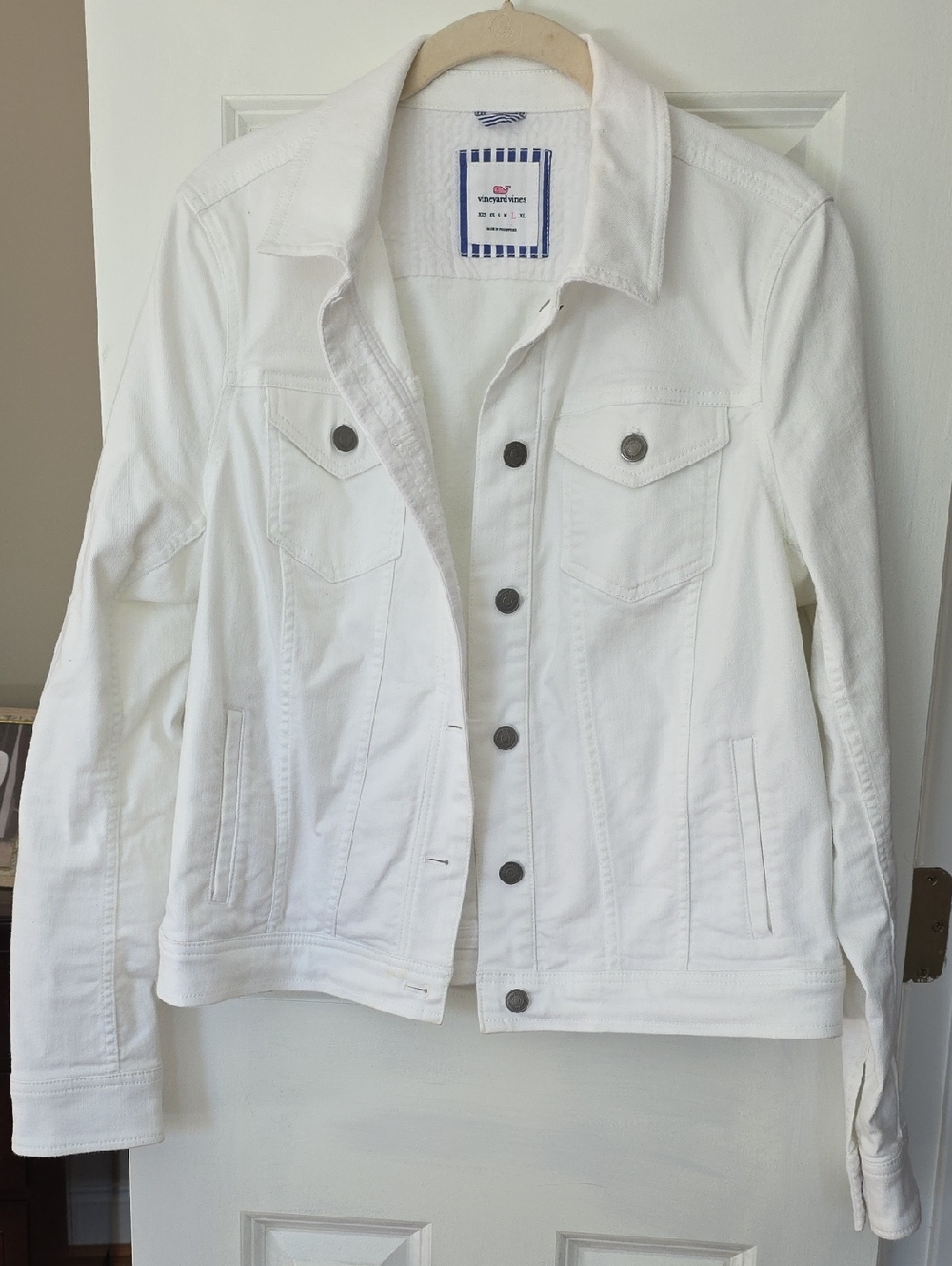 White Vineyard Vines Size Large Denim Jacket.